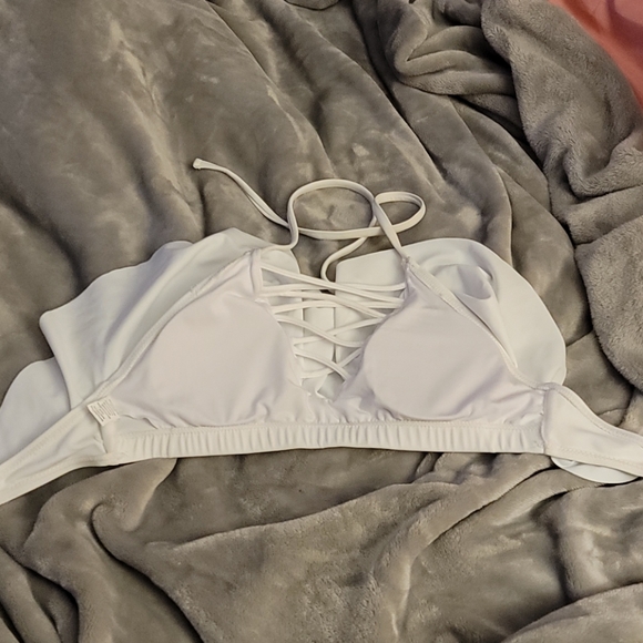 Bikini - Picture 2 of 6